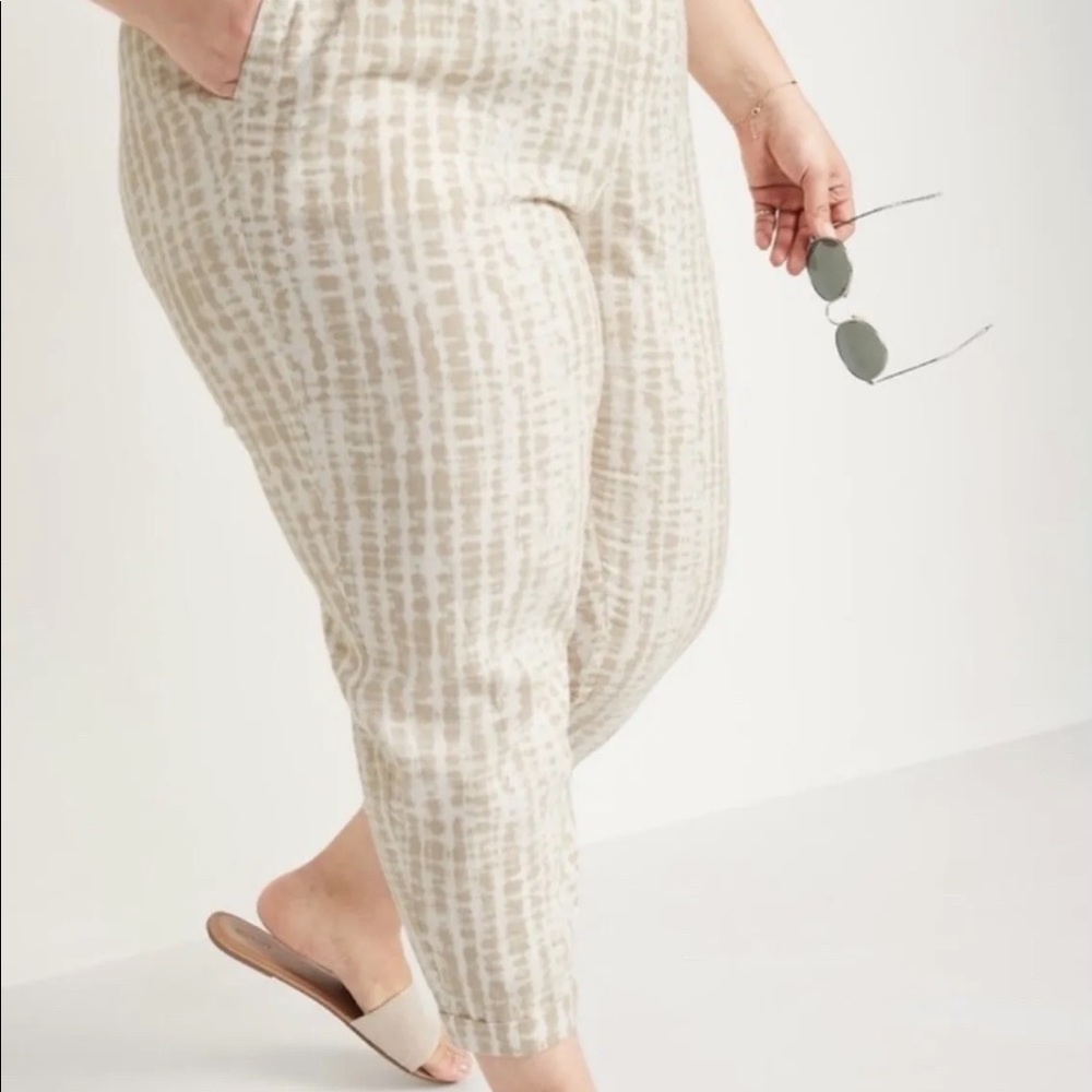 Old Navy Plus Size Beige And White Cropped Linen Pants - Size 3X